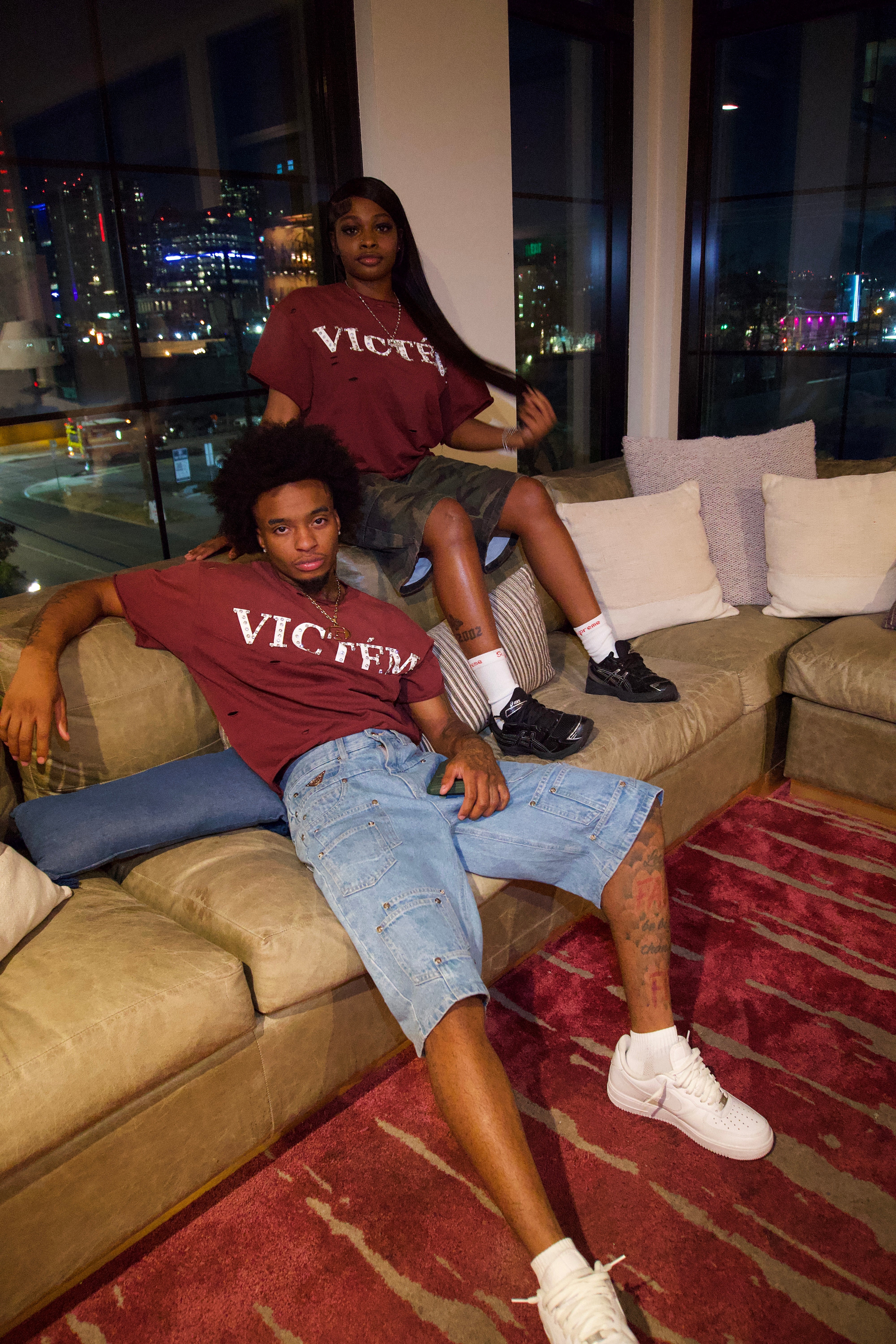 VICTÉM DISTRESSED TEE