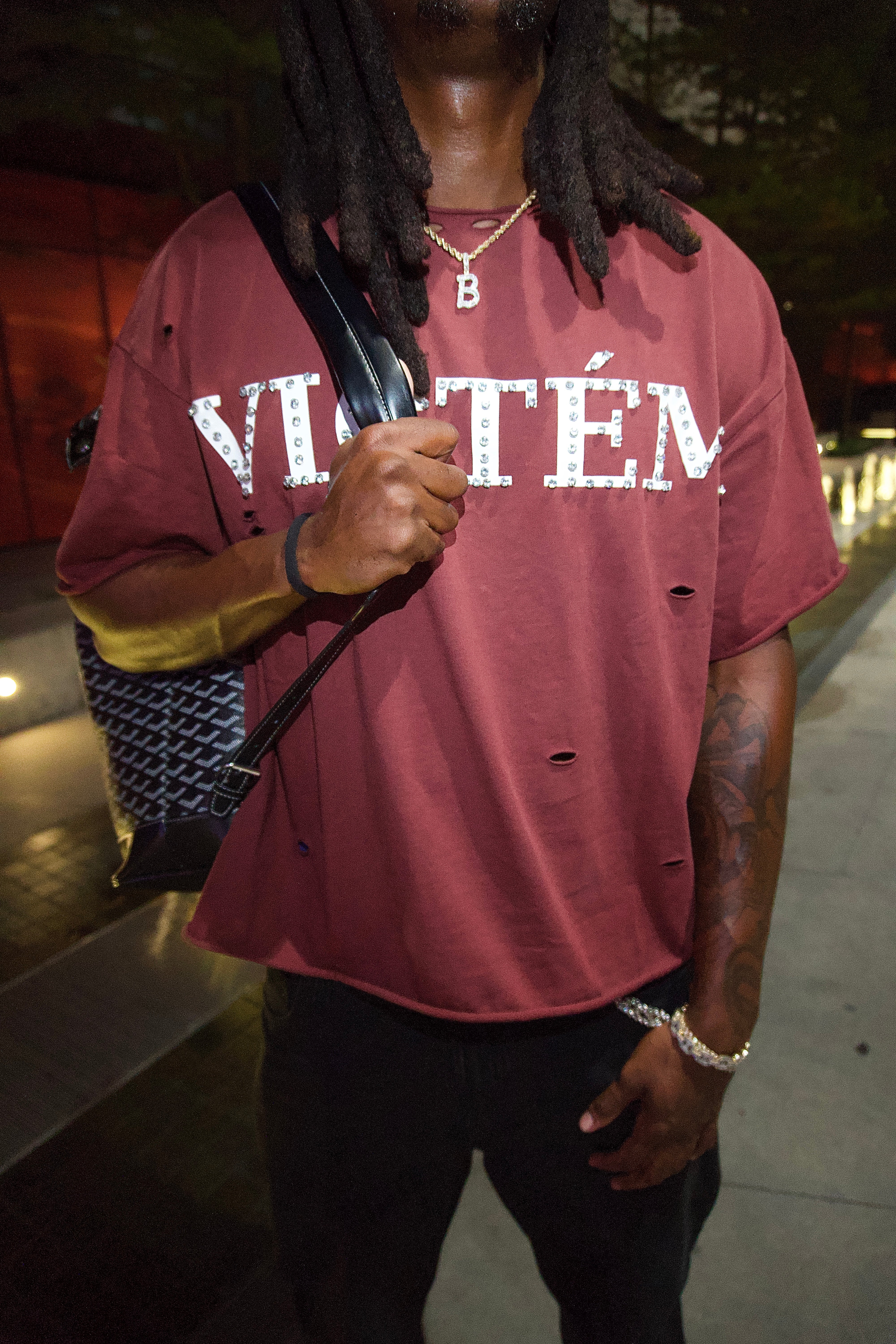 VICTÉM DISTRESSED TEE